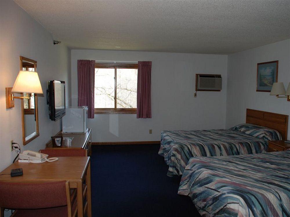 Amerivu Inn Warroad Bagian luar foto